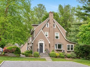 2 Deer Hill Pl, White Plains, NY 10603