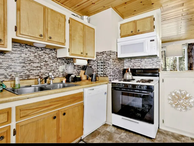328 W Aeroplane Blvd — Photo 13