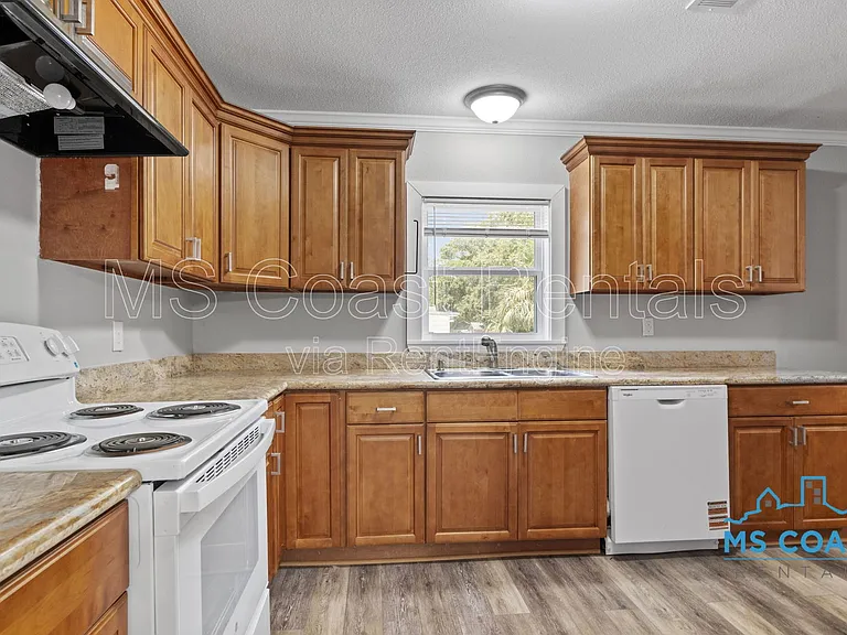 1612 Gordon Ave — Photo 9