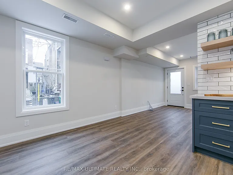 19 Fernwood Park Ave #MAIN — Photo 12