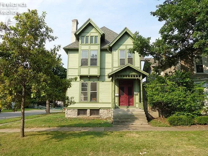 733 Wayne St photo 1