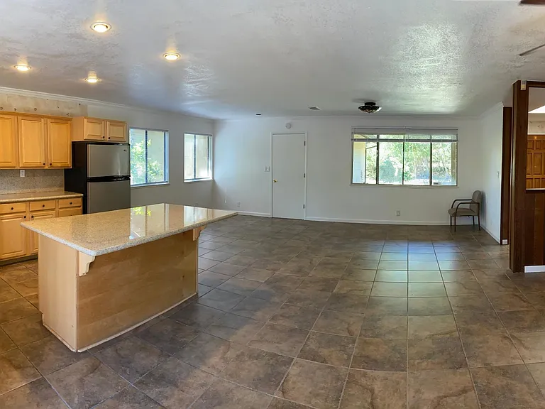 8345 Berg St — Photo 3
