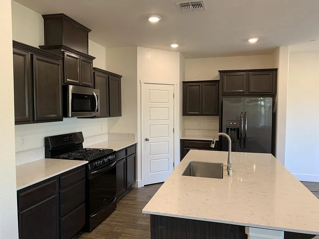 2317 Explorador Dr — Photo 2