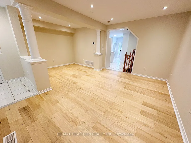 329 Bur Oak Ave — Photo 4