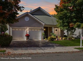 25 Springlawn Dr, Lakewood, NJ