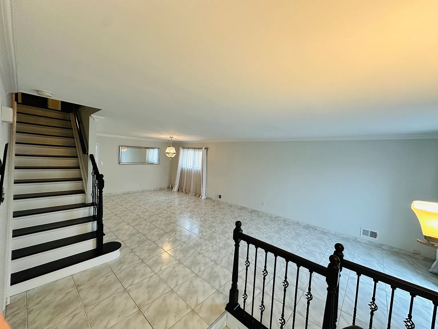3 bed, 2.5 bath, 2392 sqft, $3,400 — Photo 3