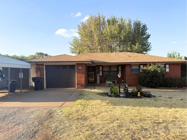 809 F St, Arapaho, OK 73620