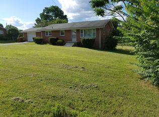 106 Apache Dr, Johnson City, TN 37604