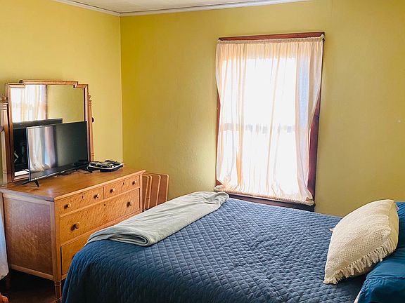 second downstairs bedroom