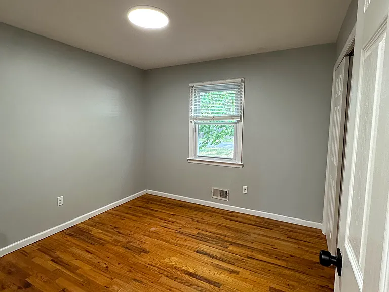 301 Middlesex St — Photo 13