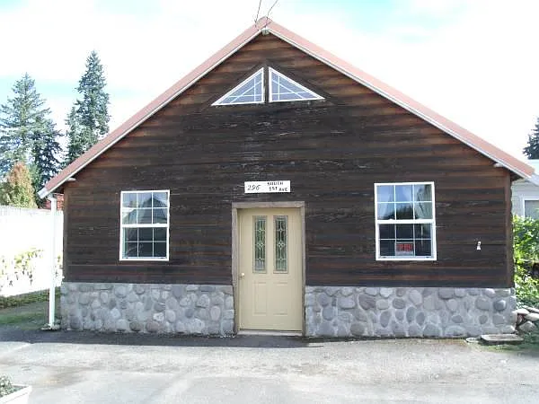 296 S 1st Ave photo 1