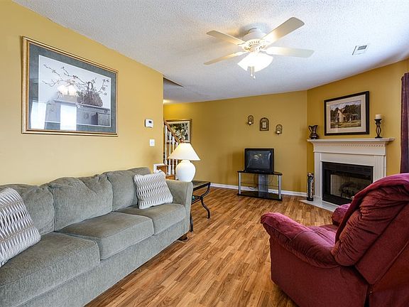 3rd image of 3811 X4 Sterling Pointe Dr