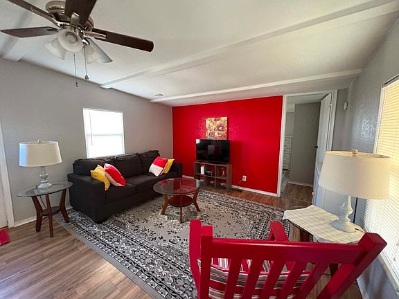 3rd image of 206 Cetra St