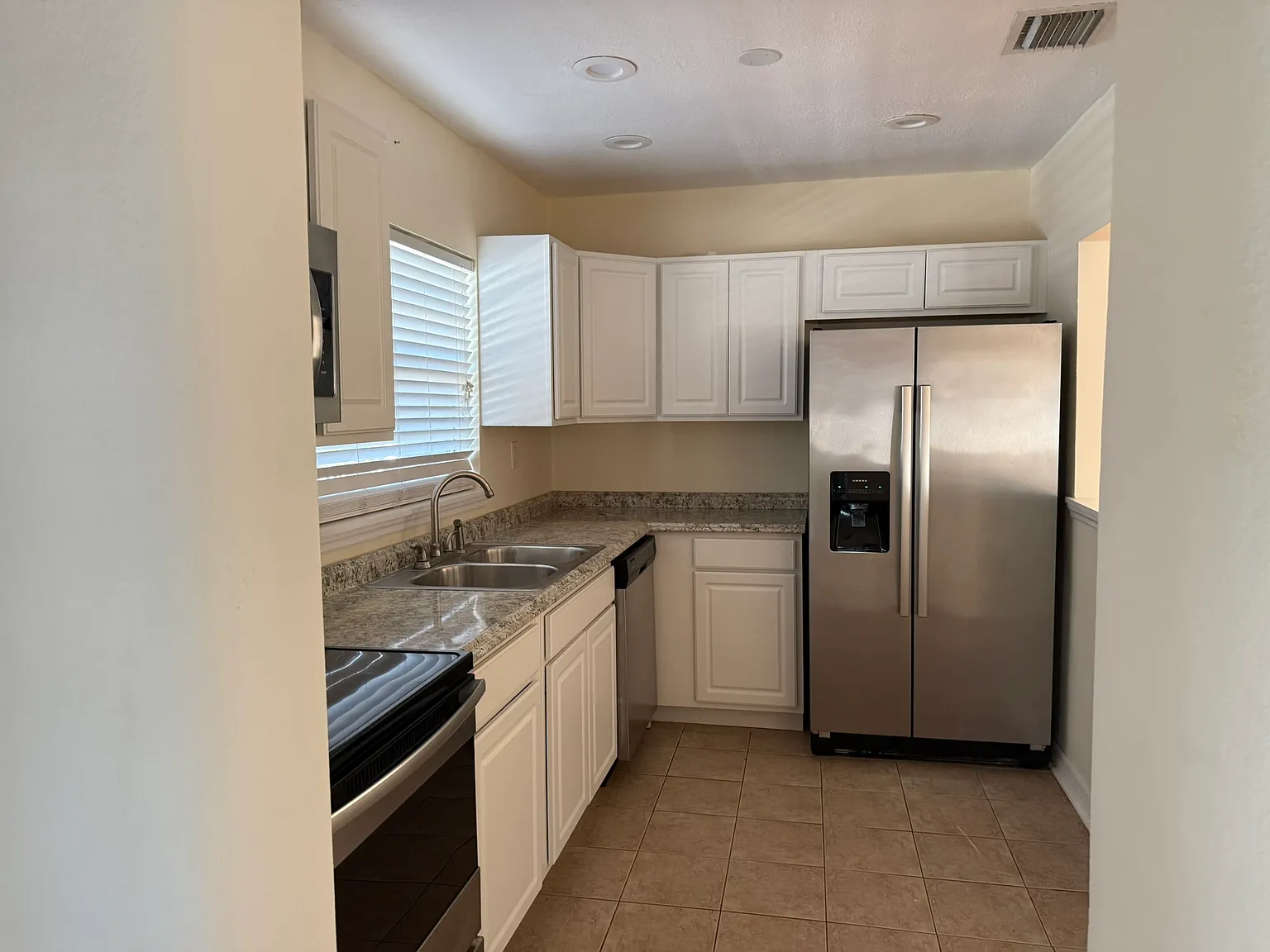 4 bed, 1449 sqft, $2,600 — Photo 3