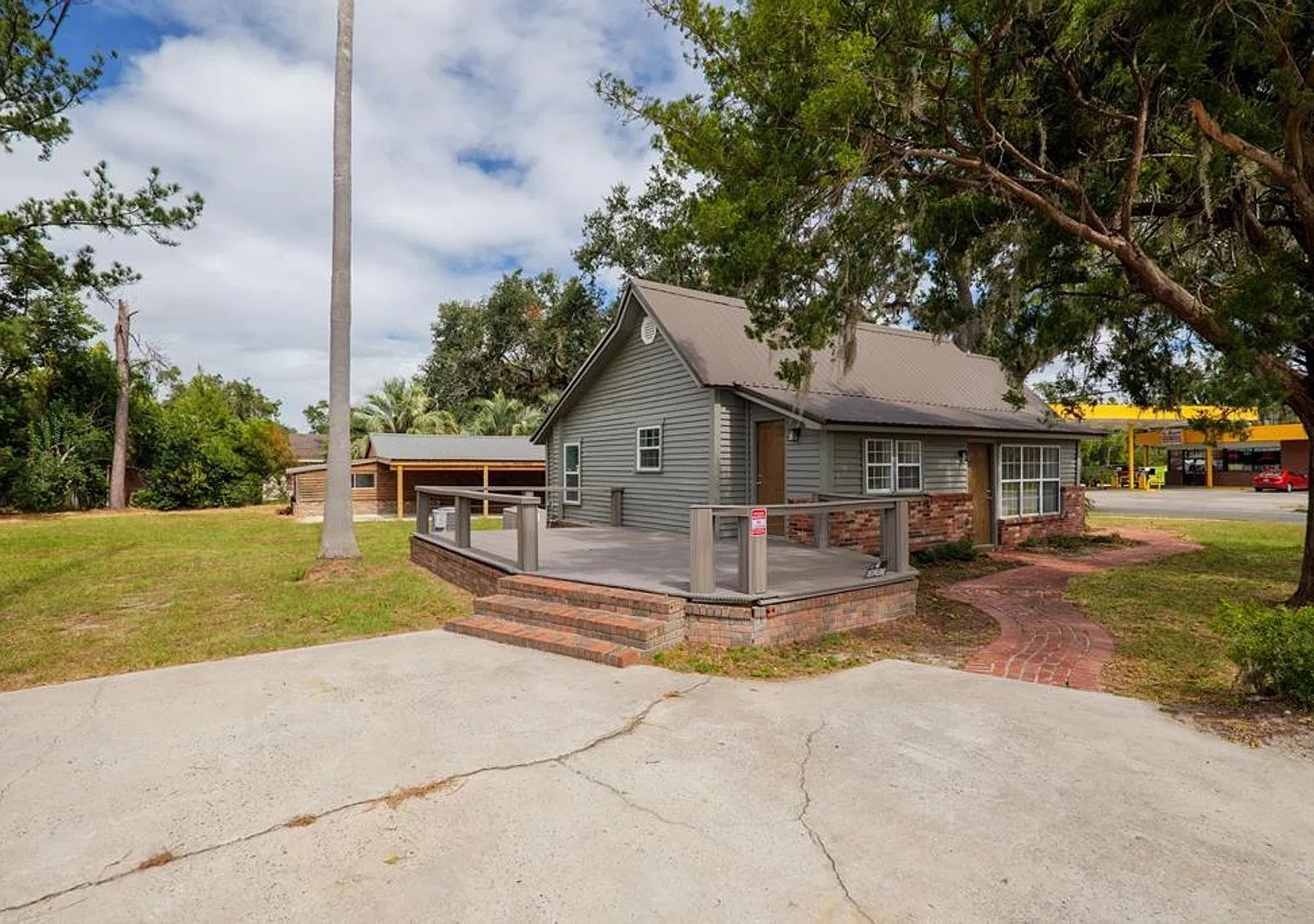 Spacious 3-Bedroom Rental with 1,000 Sq. Ft. Workshop on a Corner Lot in Lakeland, GA! — Photo 1