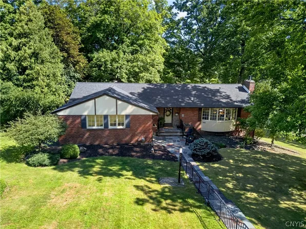 300 Scarboro Dr, Syracuse, NY 13209
