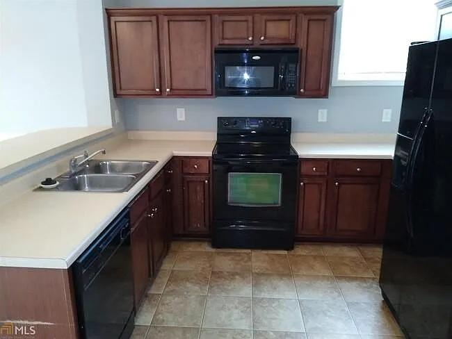 231 Greenview Ln — Photo 12