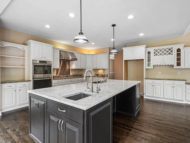 1819 Brookview Dr — Photo 21