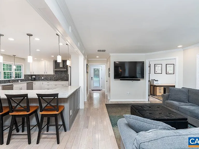 2810 Locust Hill Dr — Photo 10