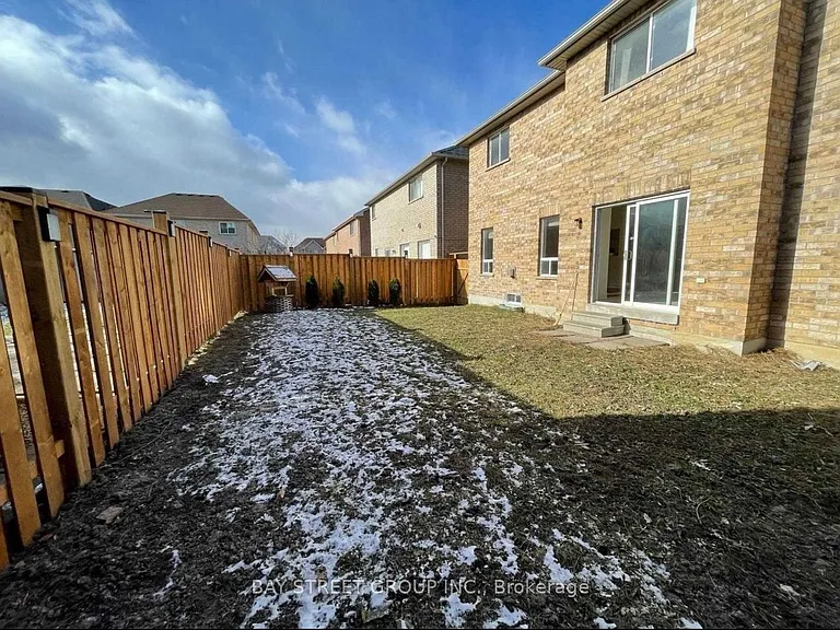 7 Raymond Bartlett Ave — Photo 15