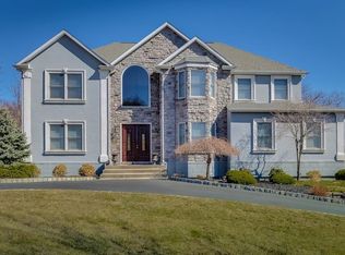 103 Overlook Rd, Pomona, NY 10970