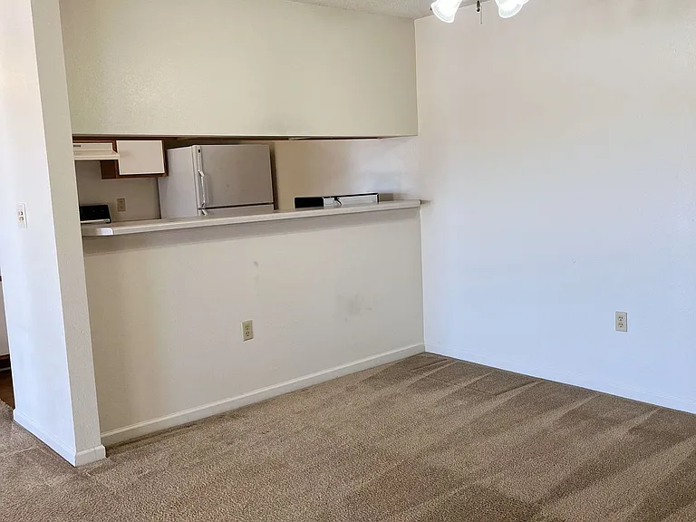Ashley Square Apartments — Photo 10