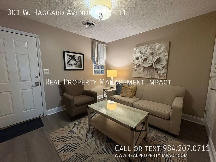 One-Bed, One-Bath Fully Furnished Suite with no Kitchenette, Steps from Elon University Campus — Photo 3