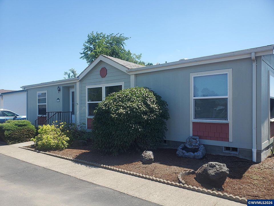 1st image of 652 Royalty Cir NE