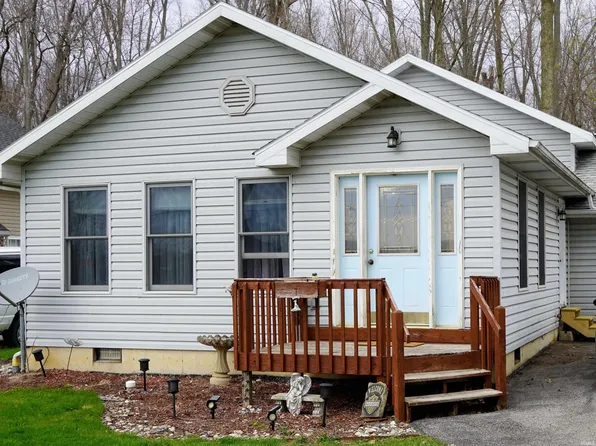 6449 E McGuire Rd, Churubusco, IN 46723
