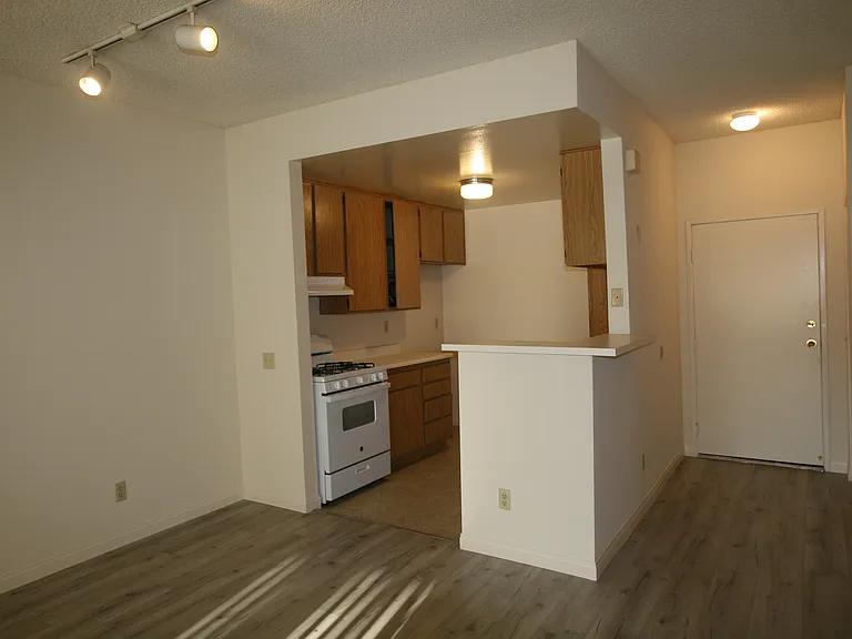 3637 Clarington Ave #112 — Photo 21