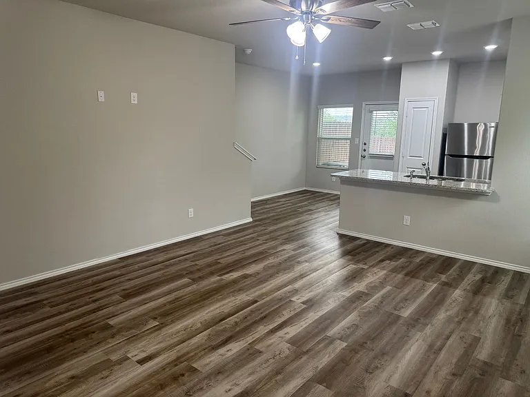 214 Damon Dr — Photo 10