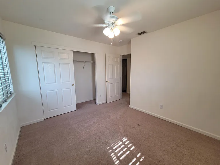 415 Zinnia Ct — Photo 31