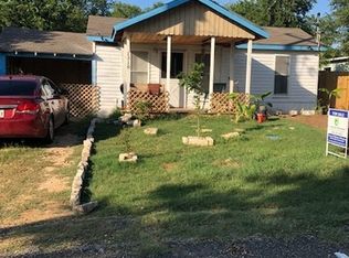1310 S 4th St, Floresville, TX 78114
