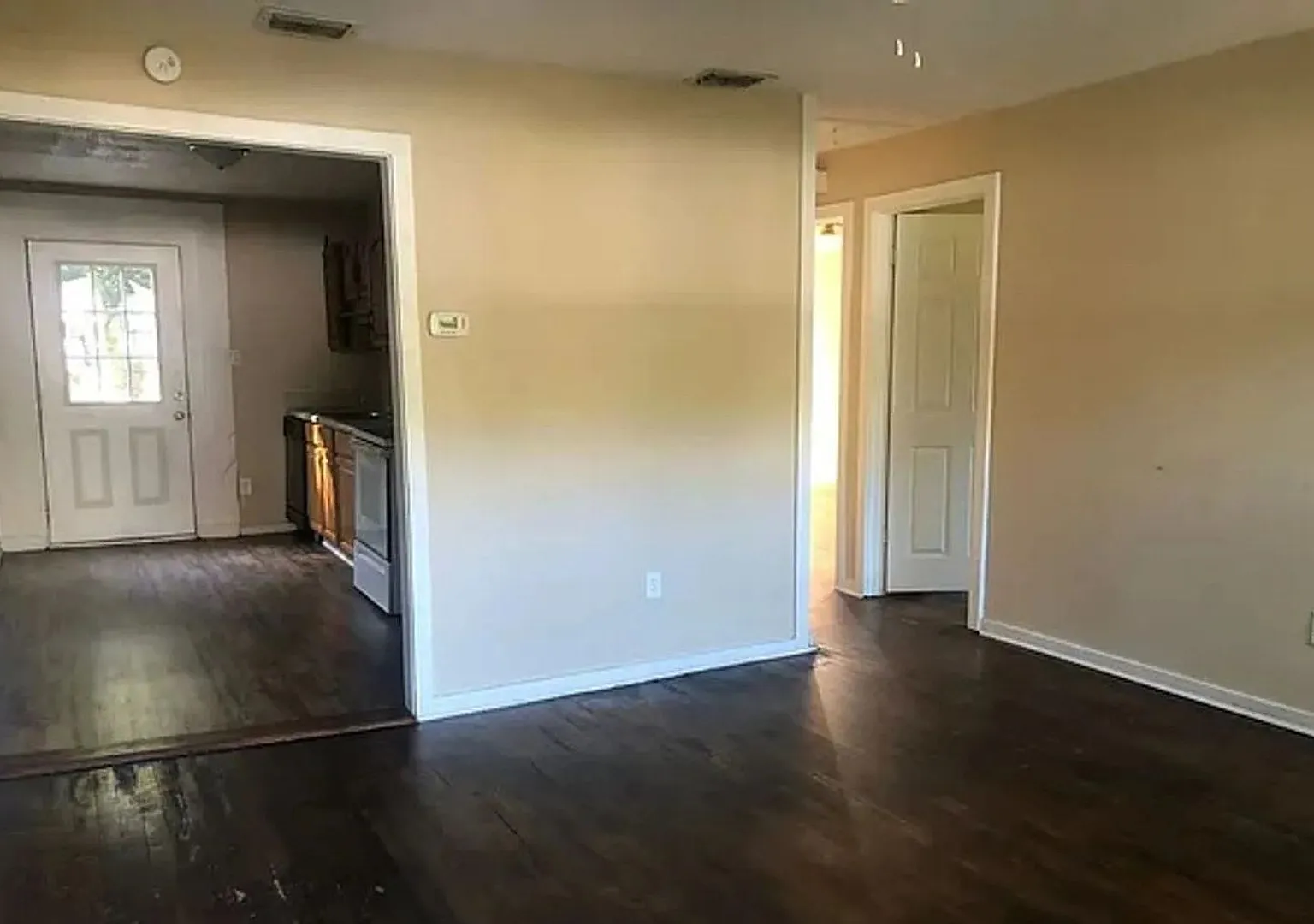 Charming 3br House In Mobile - Recently Updated Interior — Photo 3