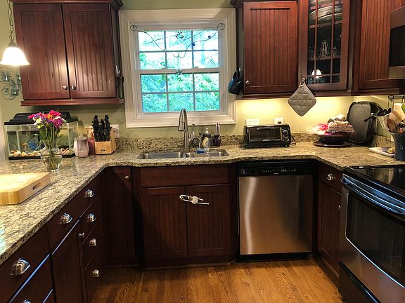 kitchen w/ granite, stainless appliances, and soft close cabinets