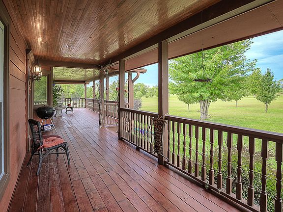 Covered deck w/ outlets