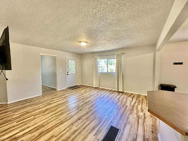 1108 W Providence Ave — Photo 3