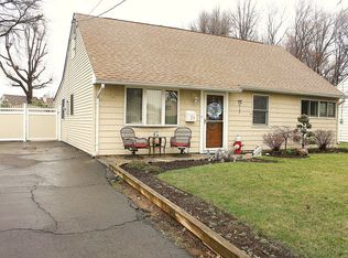 29 Ashley Rd, Edison, NJ 08817