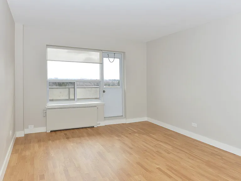 111 Lawton Blvd — Photo 17