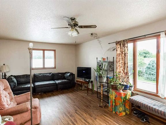 3rd image of 124 E Main St