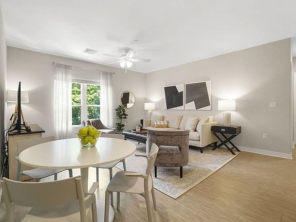 4th image of 999 Hancock St Unit 206