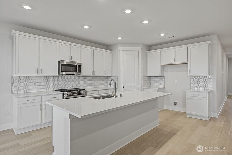 3rd image of 671 Barquist Lane N