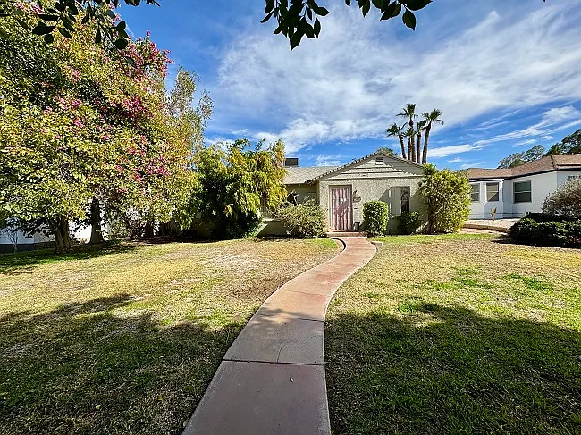 633 S 8th Ave — Photo 1
