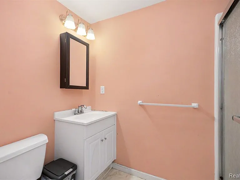 425 Thornridge Ct — Photo 26