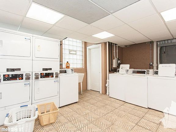4th image of 511 W Melrose St #1117