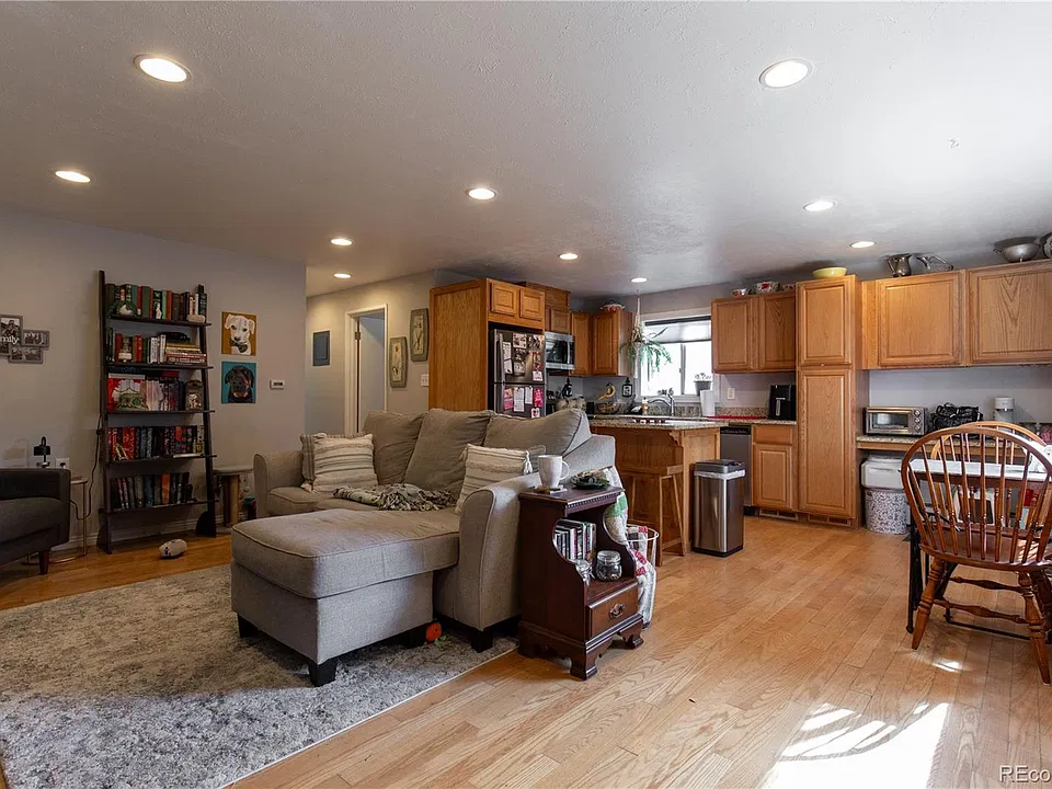 301 Peterson St #111