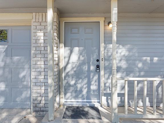 4th image of 2109 Cimmaron Dr