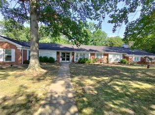 104 Country Club Dr, Nevada, MO 64772