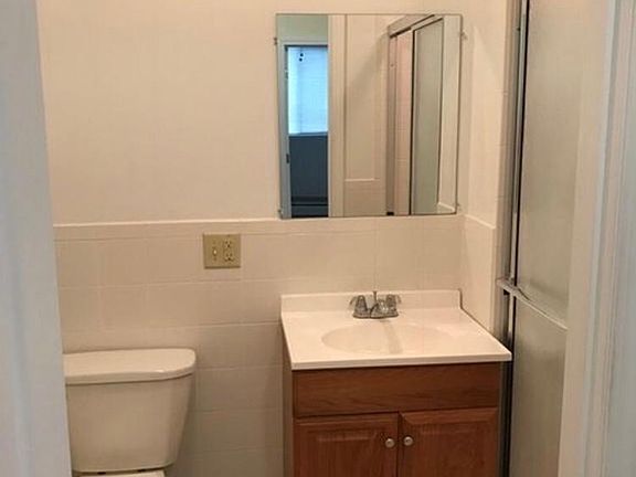 4th image of 3120 Elmwood Ave APT 4