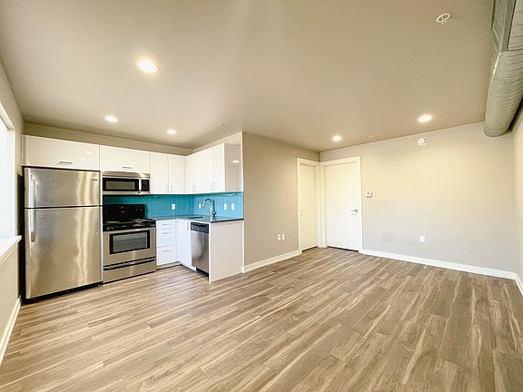 2nd image of 2000 N Blackwelder Ave APT 105